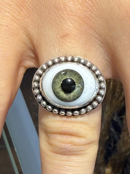 Green Doll Eye Ring Size 7.5 for Jean 💚