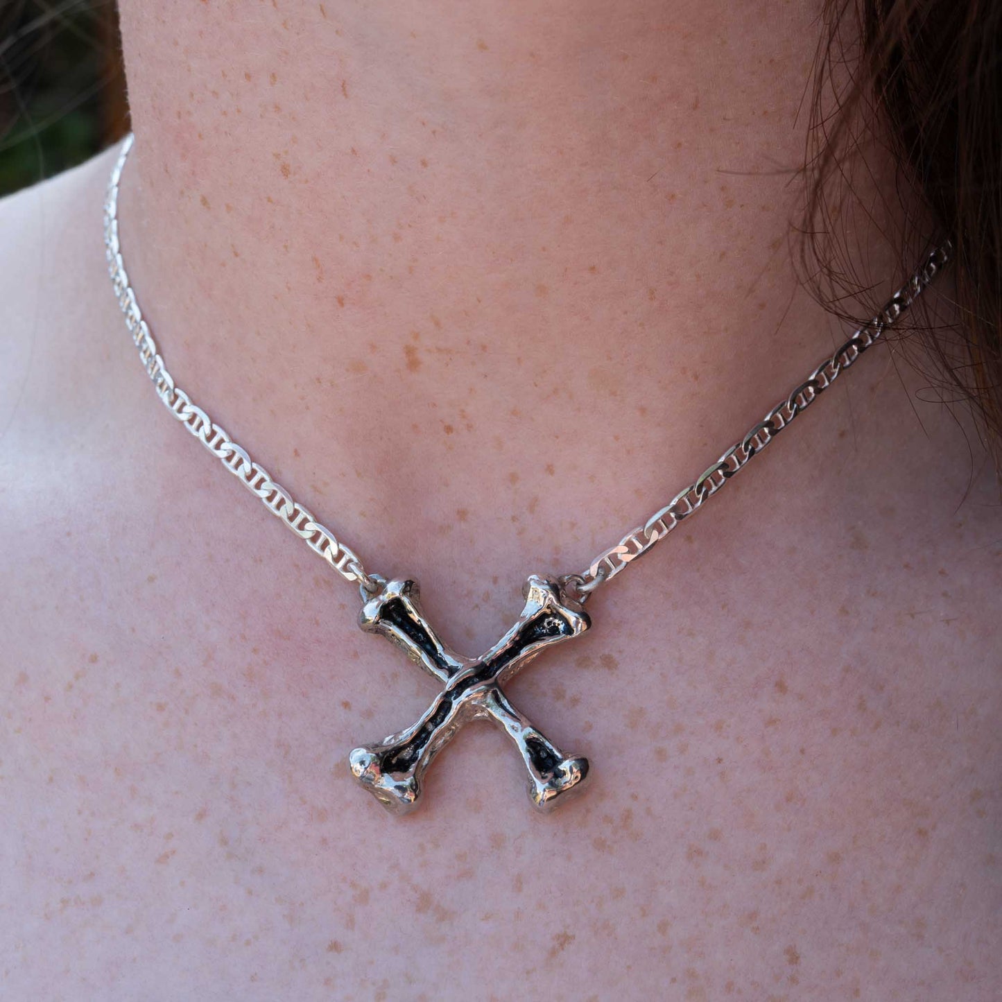 CROSSBONE IN SILVER