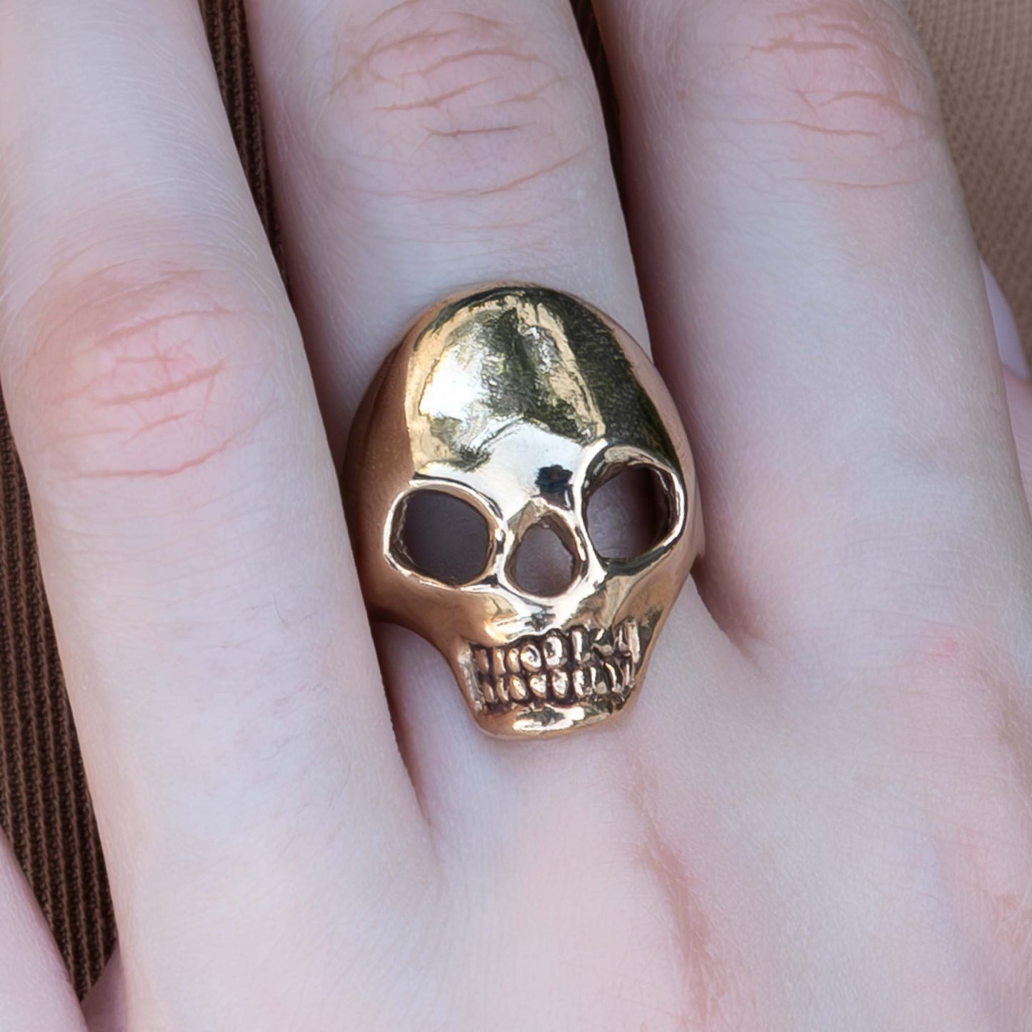 SKULL RING IN BRONZE